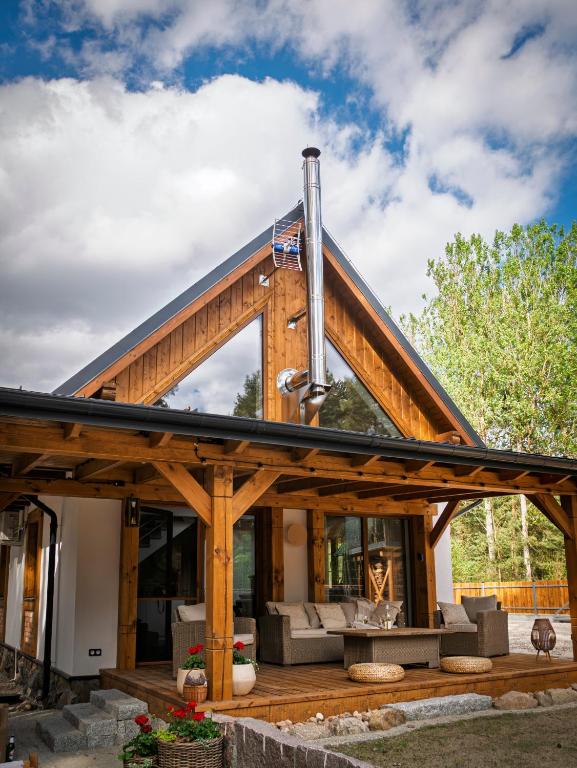a large timber house with a large deck at Bugiem i Miodem in Siemiatycze