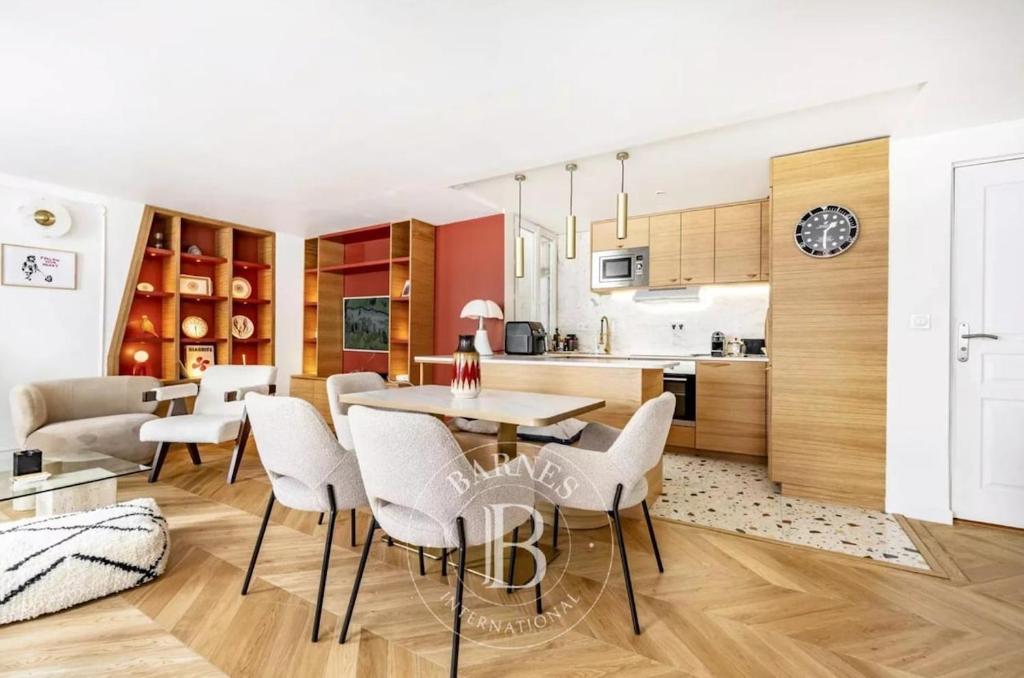 Suite Parisienne d'Exception - Champs-Élysées