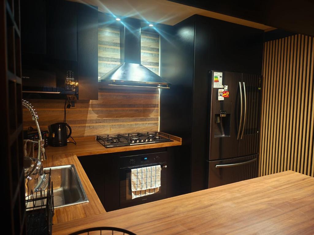 a kitchen with a stove and a refrigerator at Mary y Luis in Coihaique