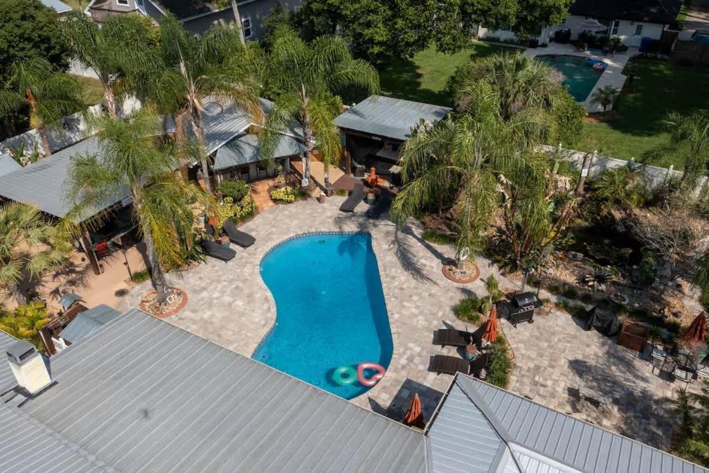 an overhead view of a swimming pool in a resort at The Poolside Studio - Lounge Pool Wifi in Jacksonville