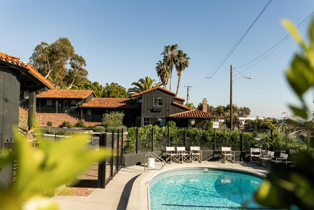 a house with a swimming pool in a yard at Woods Cove Inn in Laguna Beach