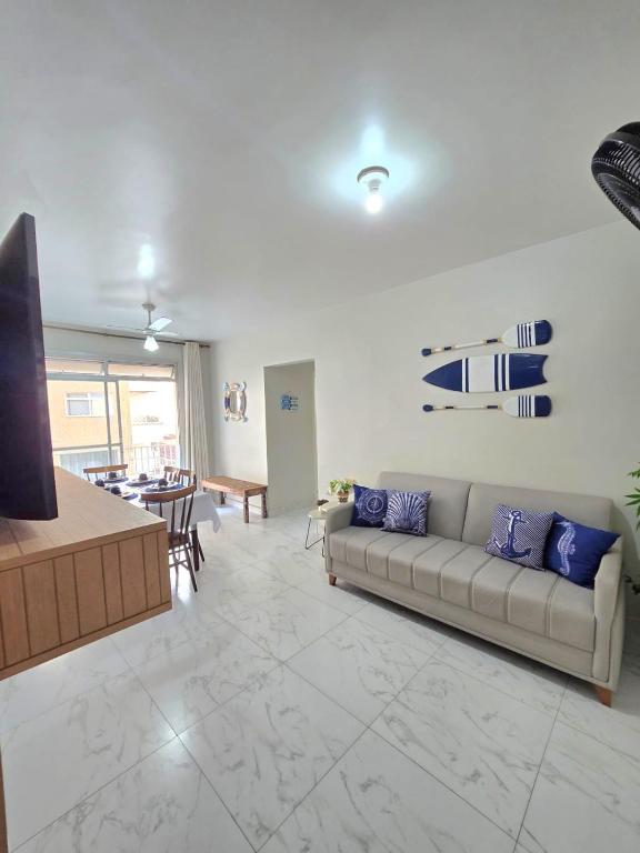 a living room with a couch and a table at Praia Morro Katia apartamentos - Edificio Franklin Storck in Guarapari
