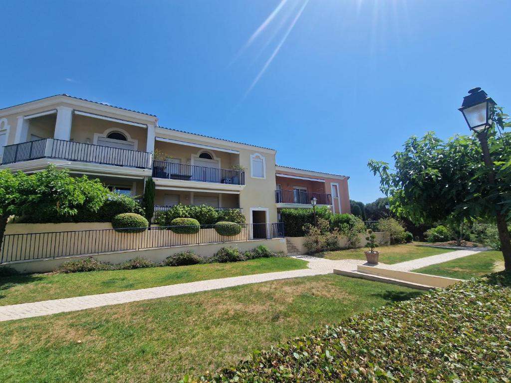 Appartement les Pins Bleus A8