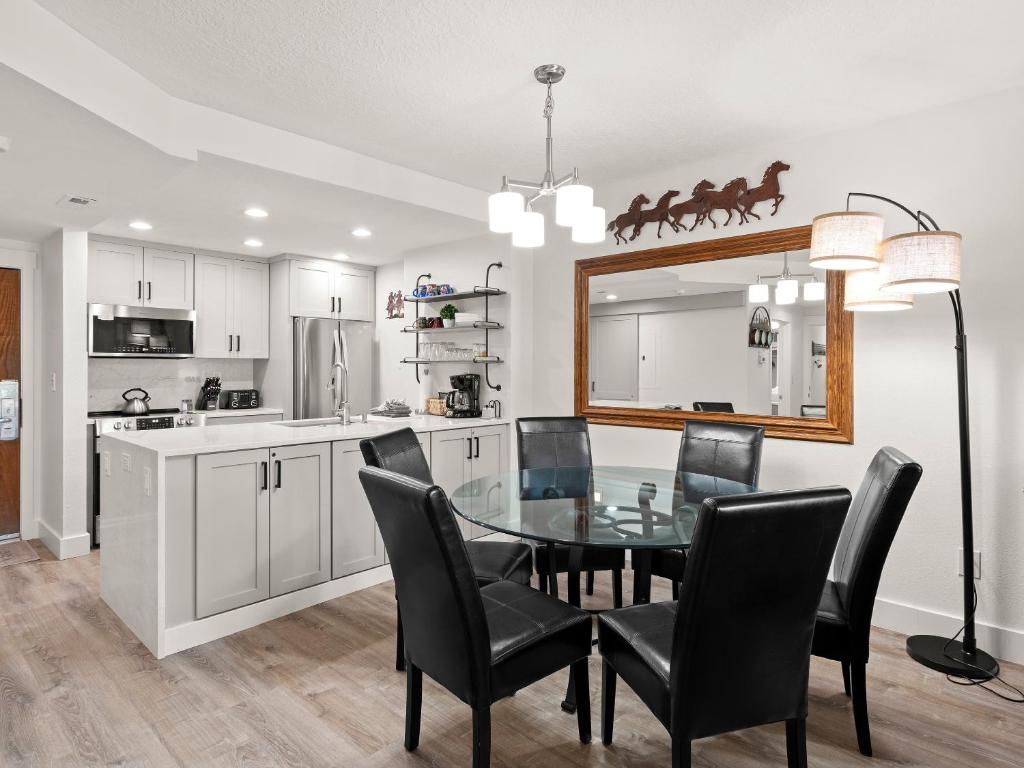 Shadow Ridge by All Seasons Resort Lodging - 