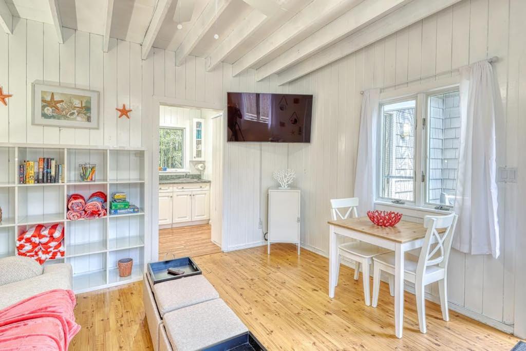 a living room with a table and a couch at The Surfcomber Unit 2 in Ocean Bay Park