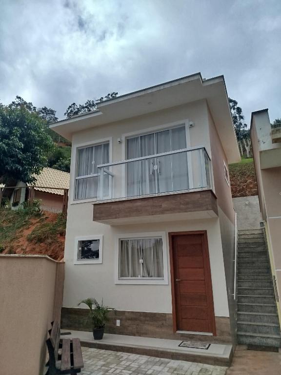 a white house with a balcony and stairs at Flat Sognare Uno in Santa Teresa