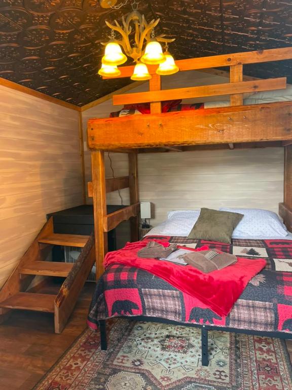 Nauti Otter Inn and Yurt Village - Cabaña (3 Adultos) Con Baño Compartido