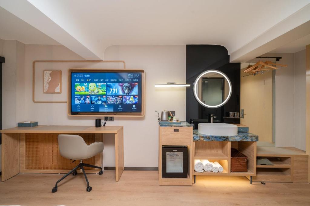 لابی و فضای عمومی Dequan Railway Station Hotel, near Sanlitun and POP LAND - تصویر ۵