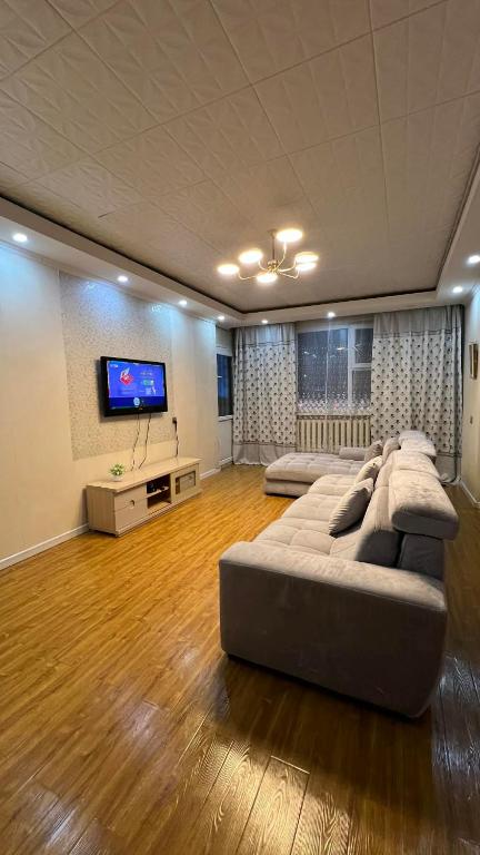 a large living room with a large bed and a flat screen tv at 2 bed apartment in Buural