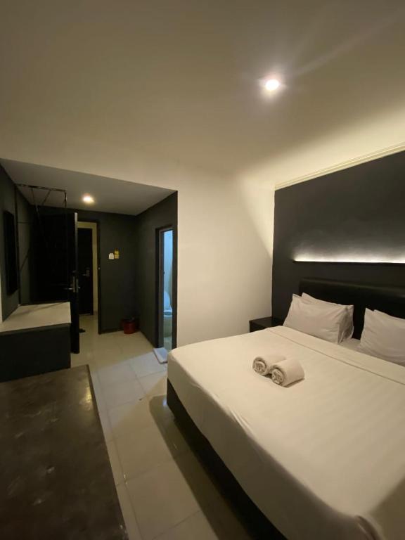 Grand Charis Hotel Tulungagung - Deluxe Double Room