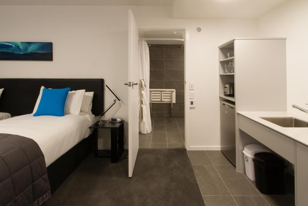 Aurora on George - Resim 38