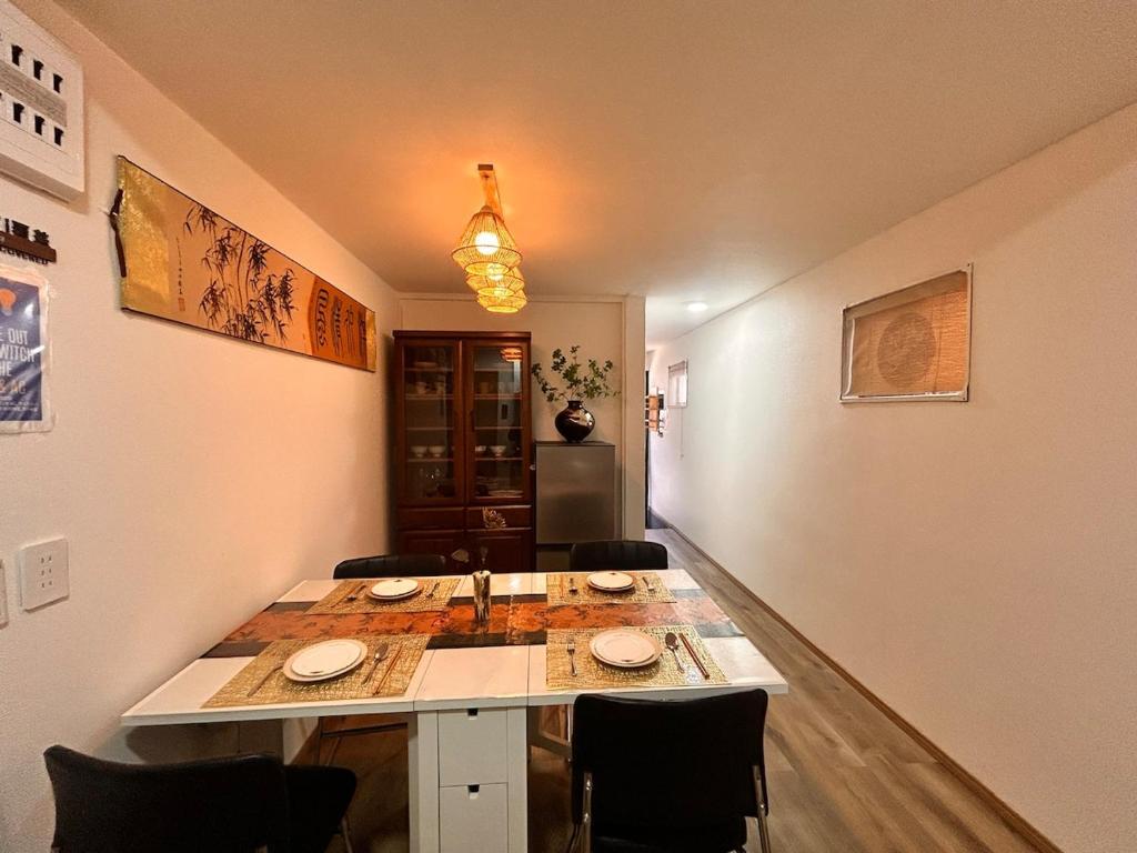 Urban Single-Family Villa 5-Minute Direct JR Access to Tennoji 13-Minute Direct Access to Namba 5-Minute Walk from Hiranoya Station on the Tanimachi JR Double Line 33 Minutes to Nara