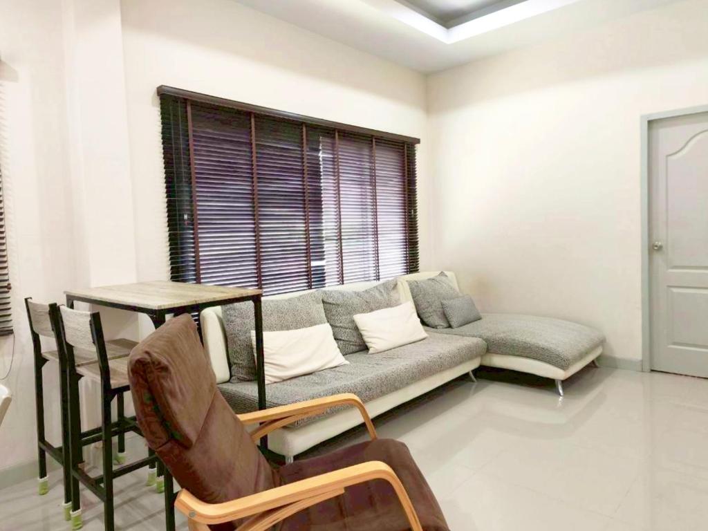 a living room with a couch and a table at Phala Beach Rayong Palm Villa 2BR2BA in Ban Phala