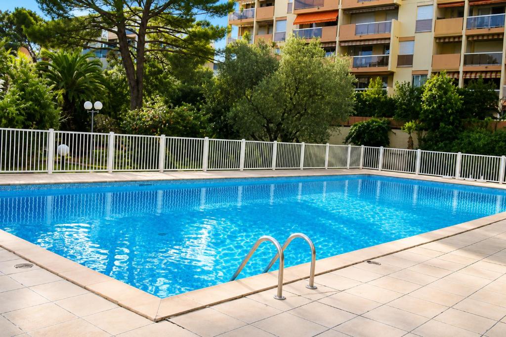 Grand Studio dans Résidence avec Piscine