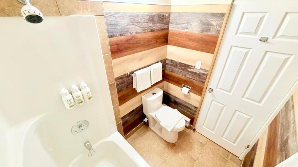 Travelodge by Wyndham Golden Sportsman Lodge - Un Lit King-size - Non-fumeur - Rez-de-chaussée