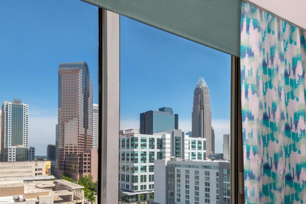 Hilton Garden Inn Charlotte Uptown photo