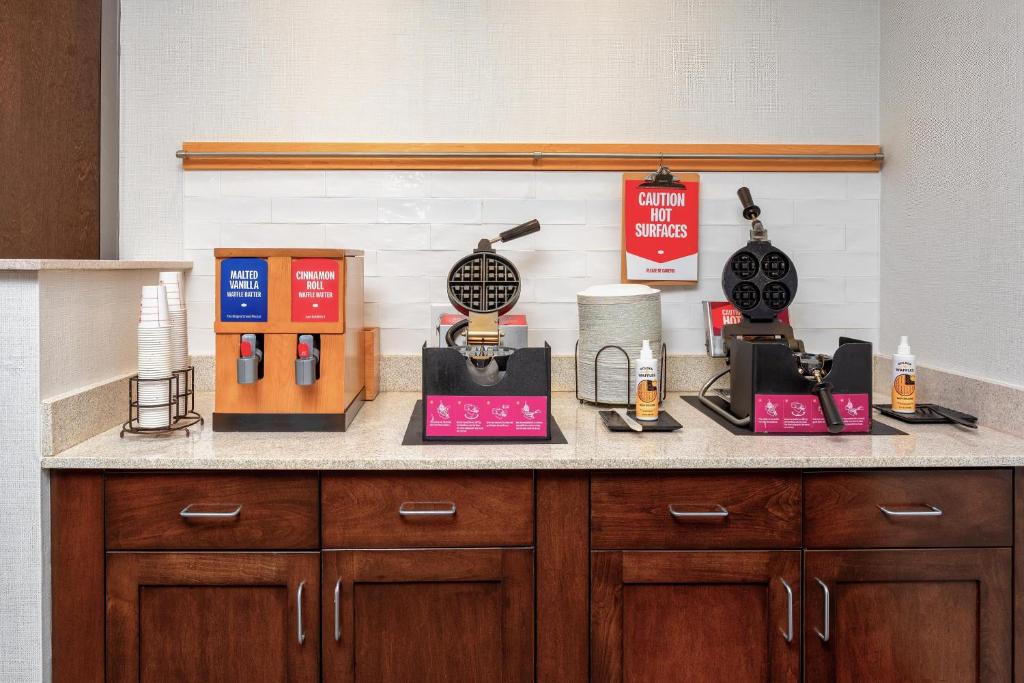 Hampton Inn & Suites - DeLand photo