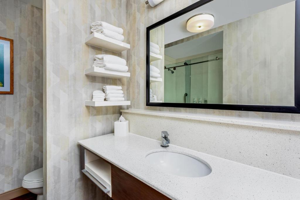Hampton Inn & Suites - DeLand photo