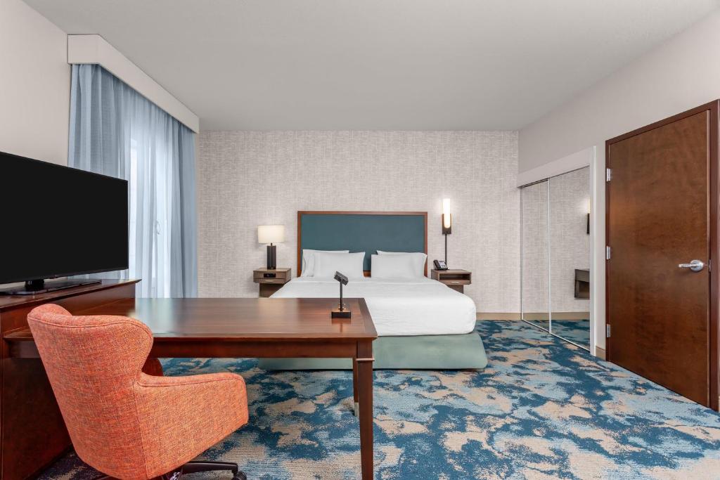 Hampton Inn & Suites - DeLand photo