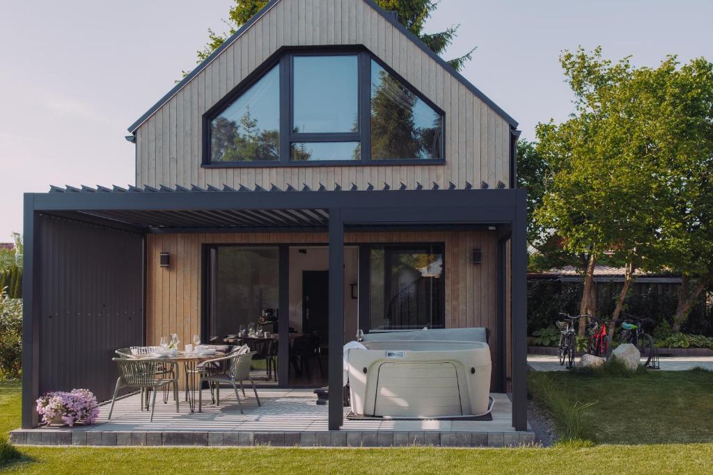 a small house with a pool and a table at BiałogóraChill 11A Całoroczne Spa i Active in Białogóra