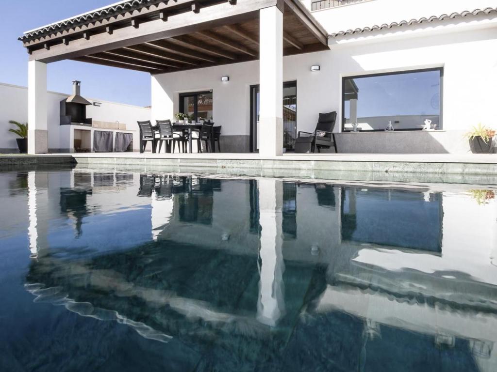 a swimming pool in front of a house at Casa Regalo in Dúrcal