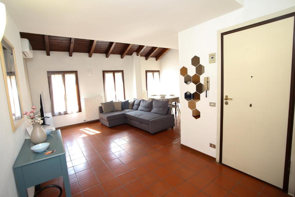 a living room with a couch and a table at Guest House Rossana in Reggio Emilia