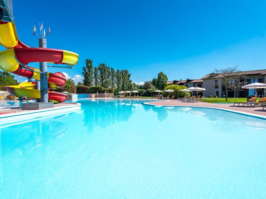 a large swimming pool with a water slide at Residence Eden in Peschiera del Garda