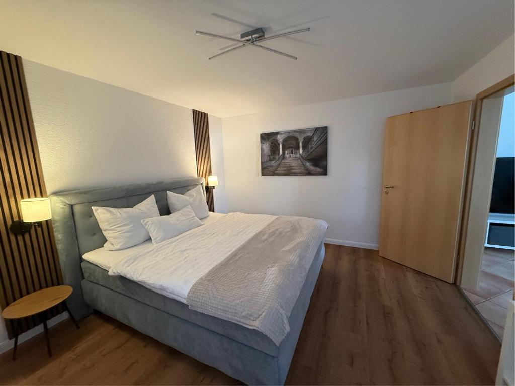a bedroom with a bed and a ceiling fan at Ferienwohnung im Sand in Herbolzheim