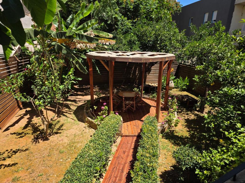 Elpida Downtown Garden Villa - Historic Home, Chania Center