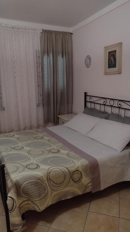 a bedroom with a large bed in a room at LA PETITE MAISON in Fucecchio