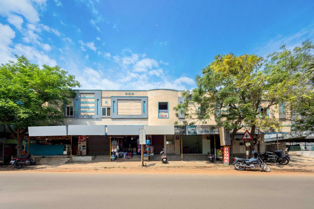 a building on the side of a street at Hotel Sridevi Grand in Vākalapūdi