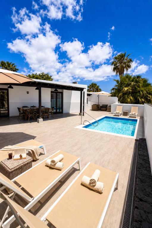Playa Blanca - Villa Vista Oceana - Stunning 5 Bedroom Modern Villa with Private Heated Pool and Ocean Views