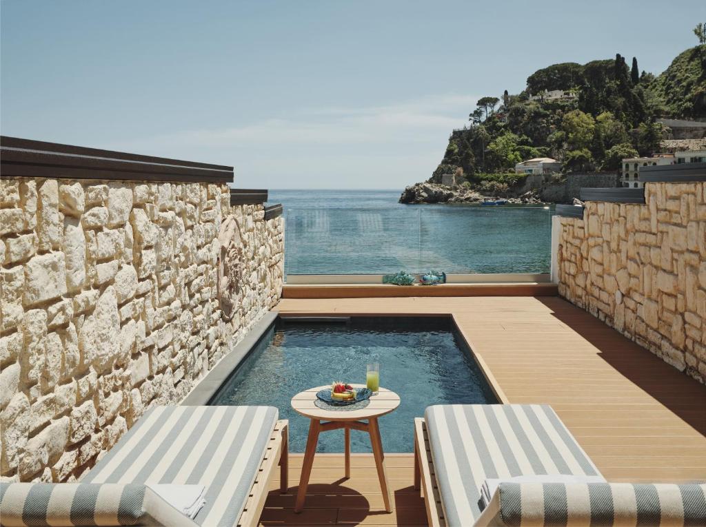 Suite with Private Pool and Sea View (2 Adults)