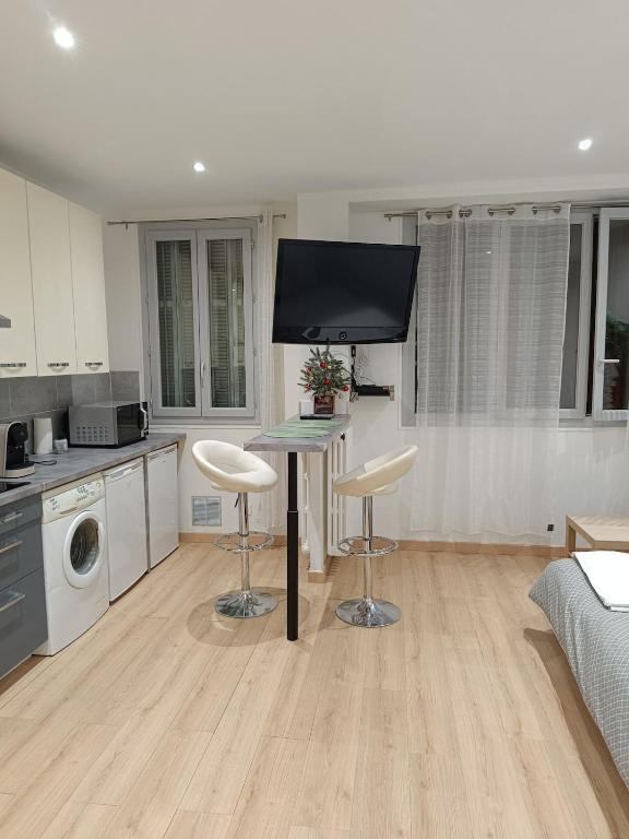 Garibaldi Studio near Port and Place du Pin Nice