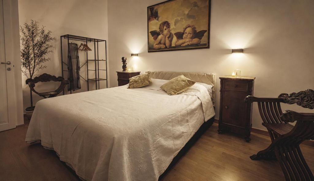 a bedroom with a bed and a painting on the wall at Zia Piera in Follonica