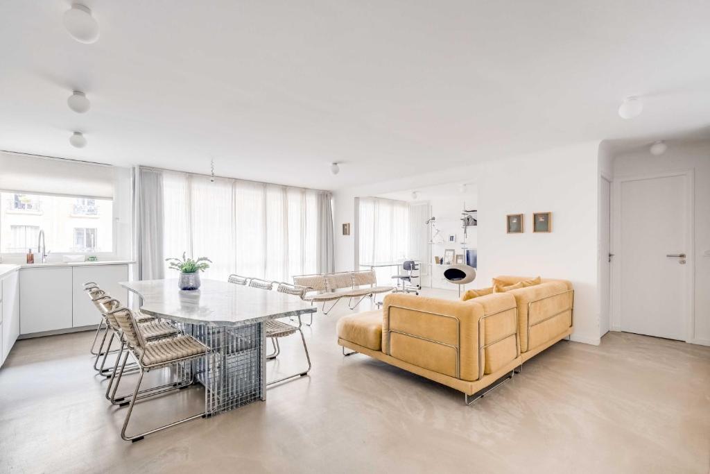 Modern 1BDR 2P flat with a balcony – Ménilmontant