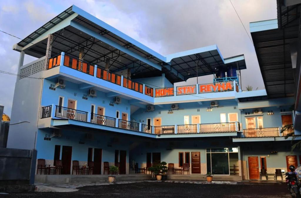 a view of a building with a balcony at Homestay Reyna in Ende Airport
