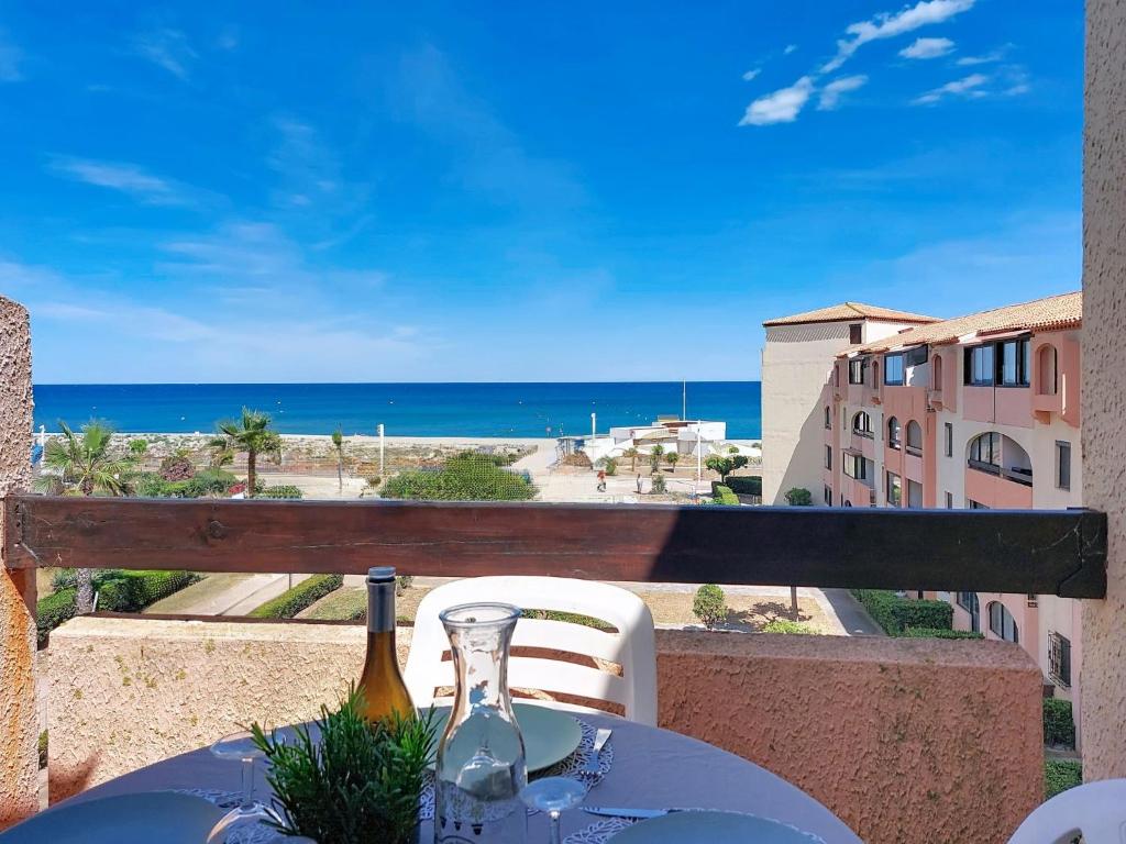 Apartment Front de Mer-8 by Interhome