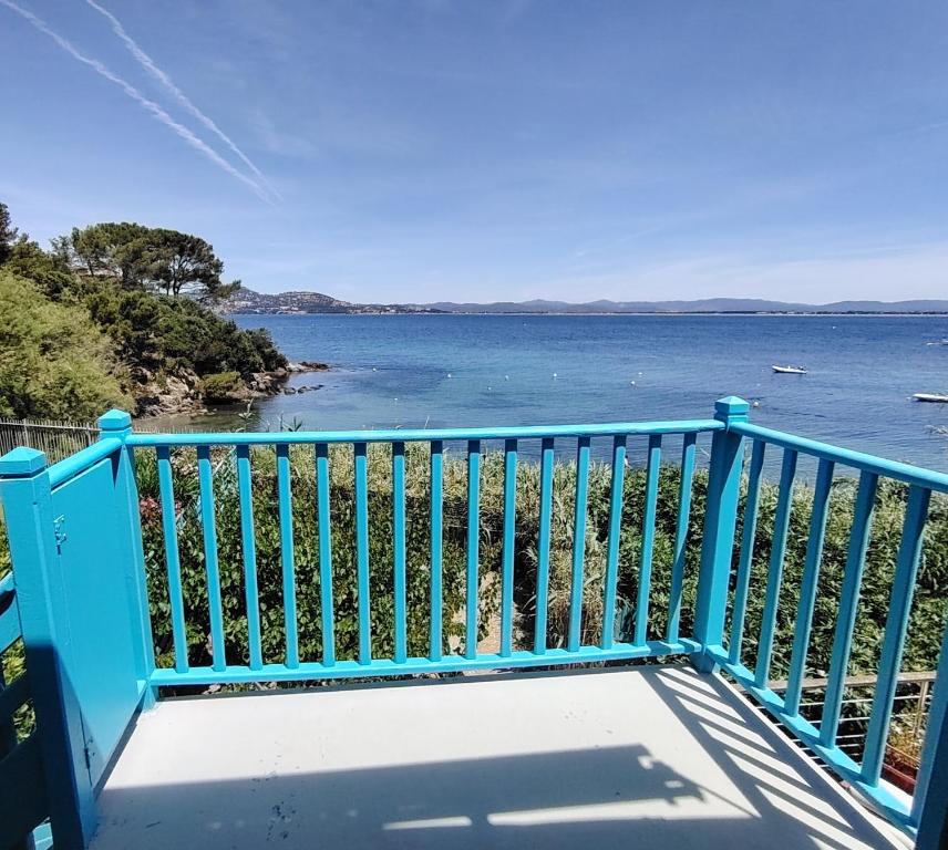 Presqu'île de Giens - Appartement Les Girelles - les Pieds dans l'Eau à La Madrague,