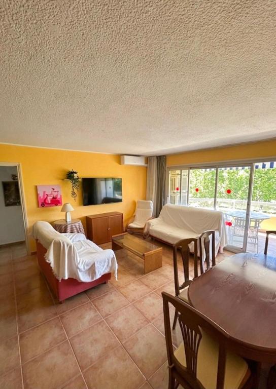 Apartamento con piscina en Salou centro