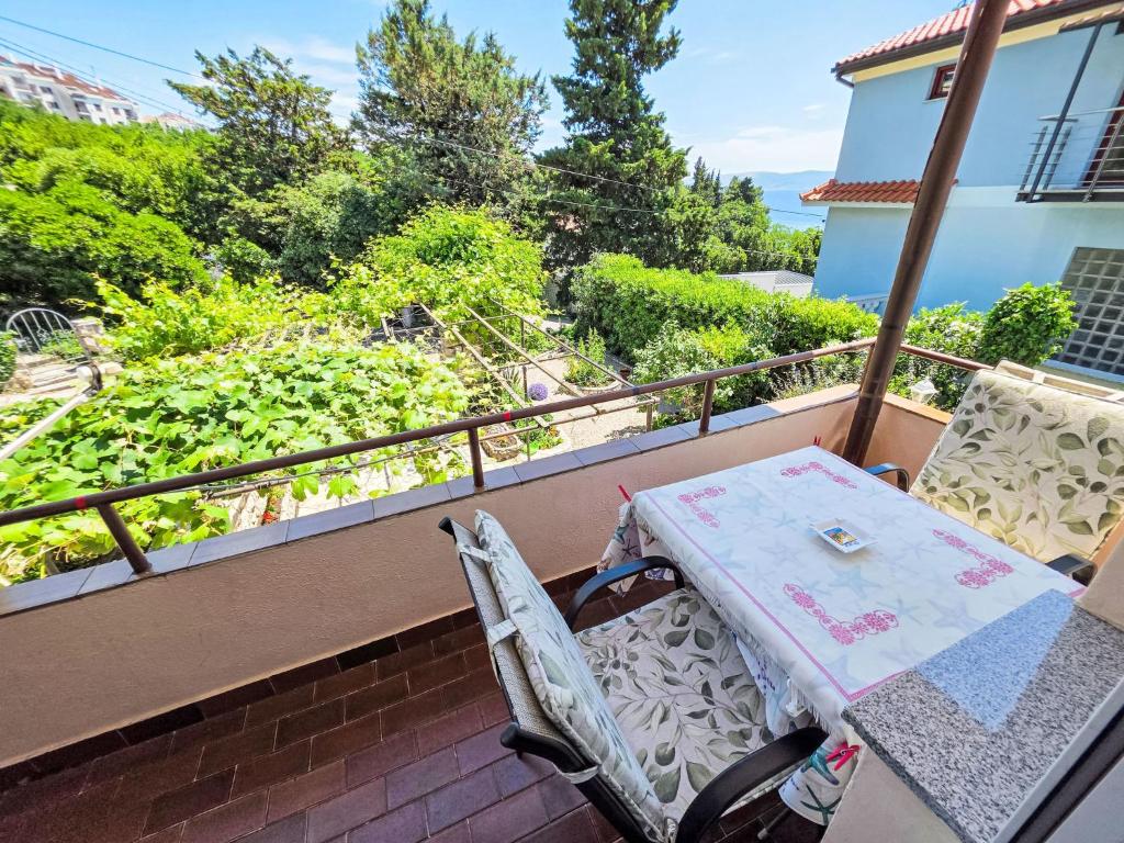Apartment Wohnung für 7 Personen- 100m vom Strand by Interhome