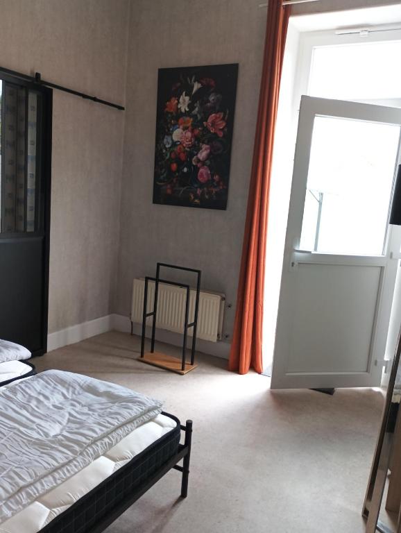 a bedroom with a bed and a window at Chambre pour 2, avec terrasse privée in Montgivray