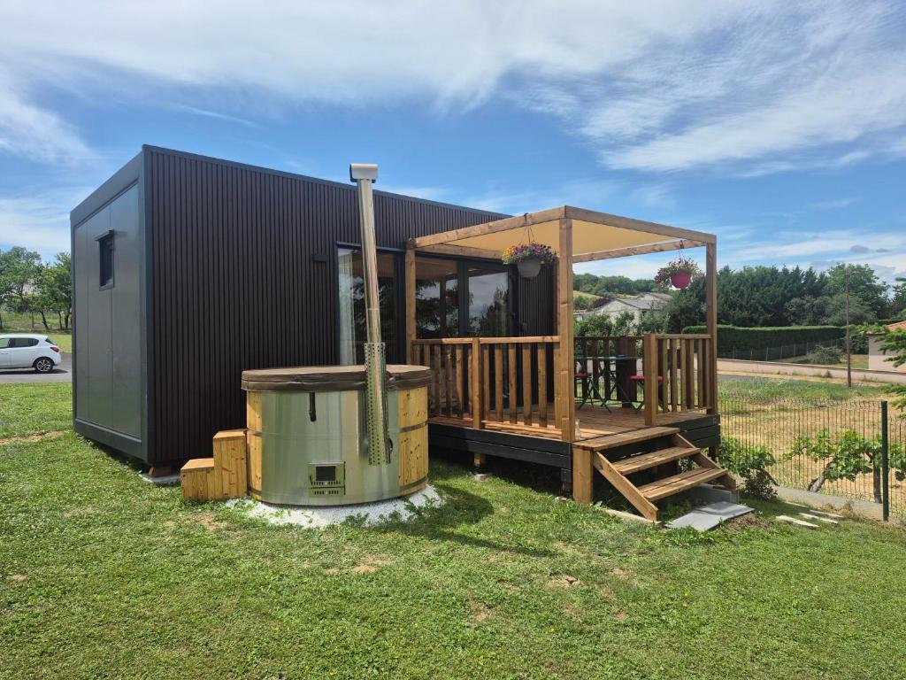 a small house with a deck and a trash can at Douce Escale in Vichel