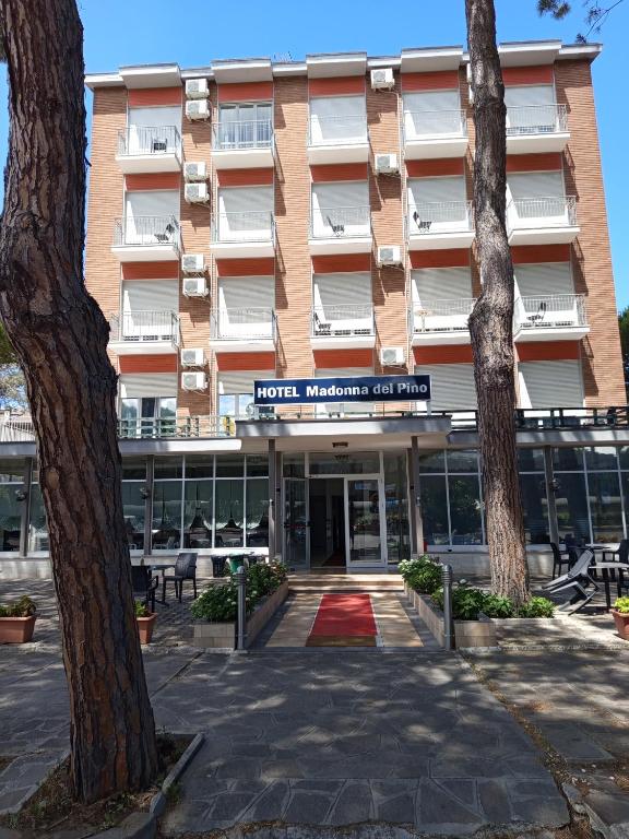 a hotel margaritaville san diego building at Pernottamento Madonna del Pino Cervia in Cervia