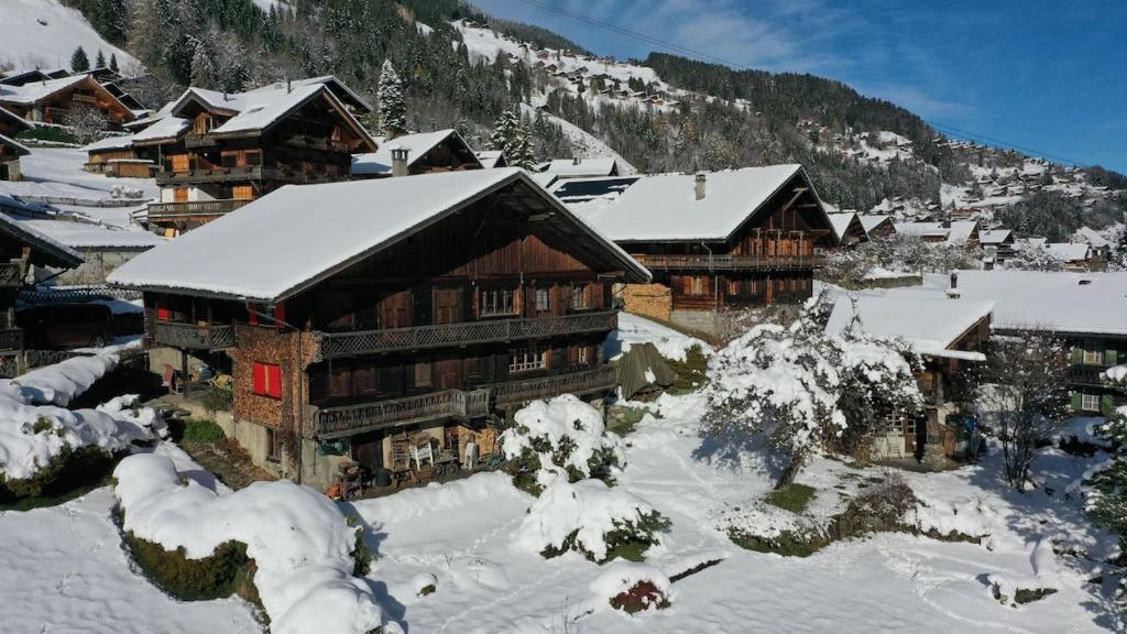 Révines - Champéry - chalet de 1845 - By BDC