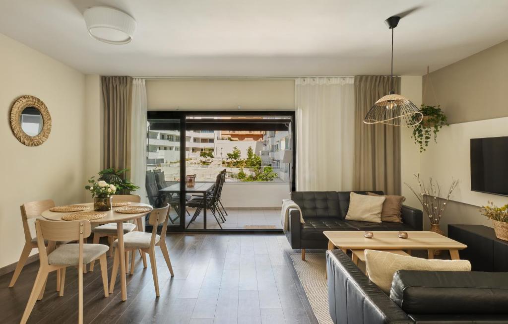 Modern 2Bed Estepona Apartment with Pool & Terrace