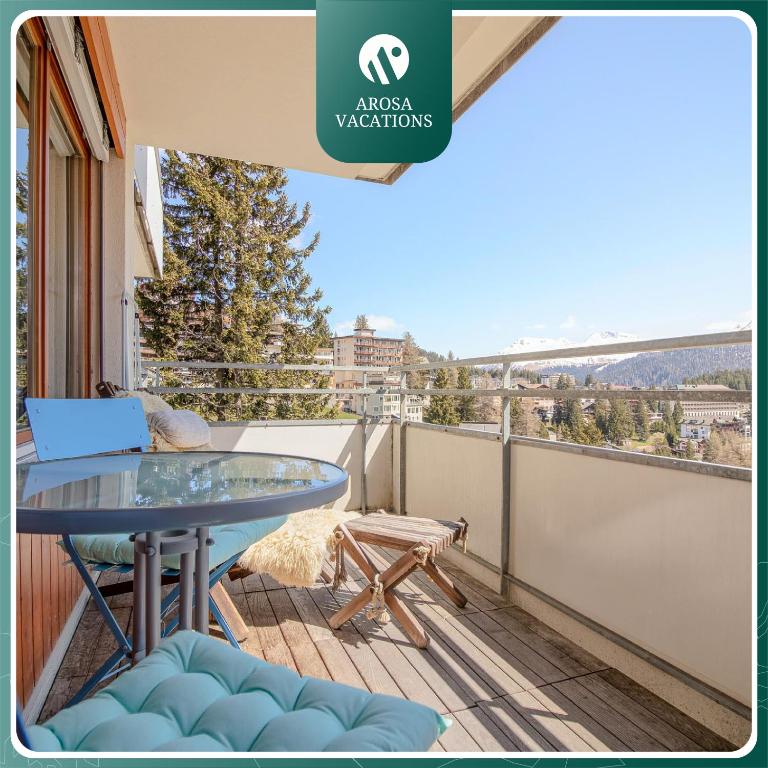 a balcony with a glass table and a view at Fortuna 4 by Arosa Vacations, Panoramablick auf die Berge und Parkplatz inklusive in Arosa