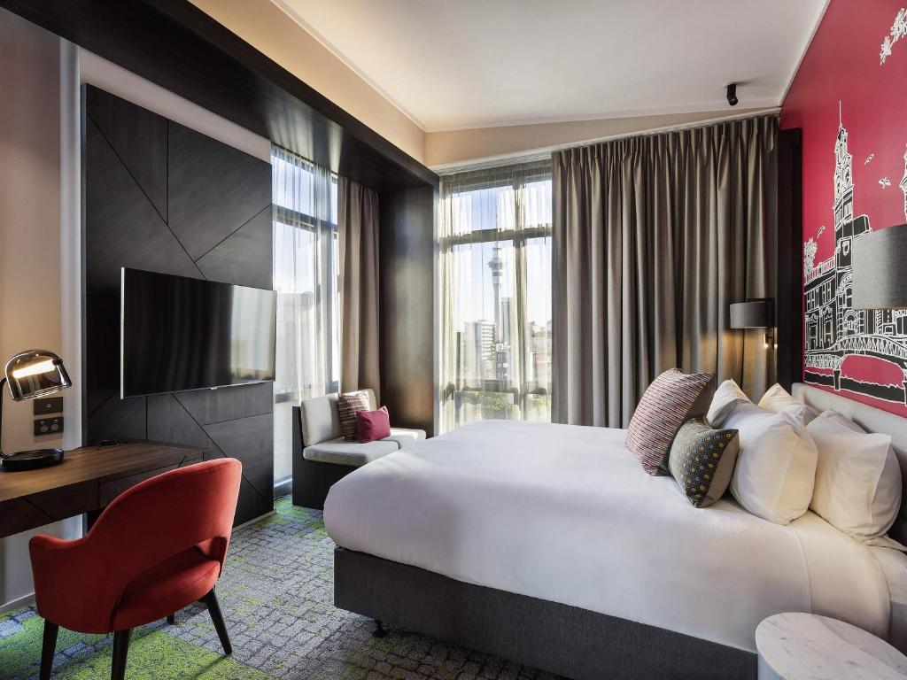 Mercure Auckland Queen Street photo