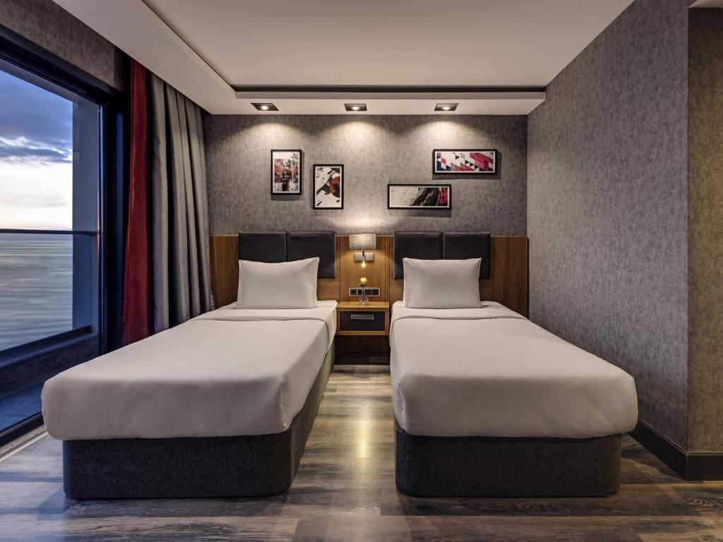 Mövenpick Hotel Trabzon - Junior Suite Room With One Dbl And 2 Single Beds