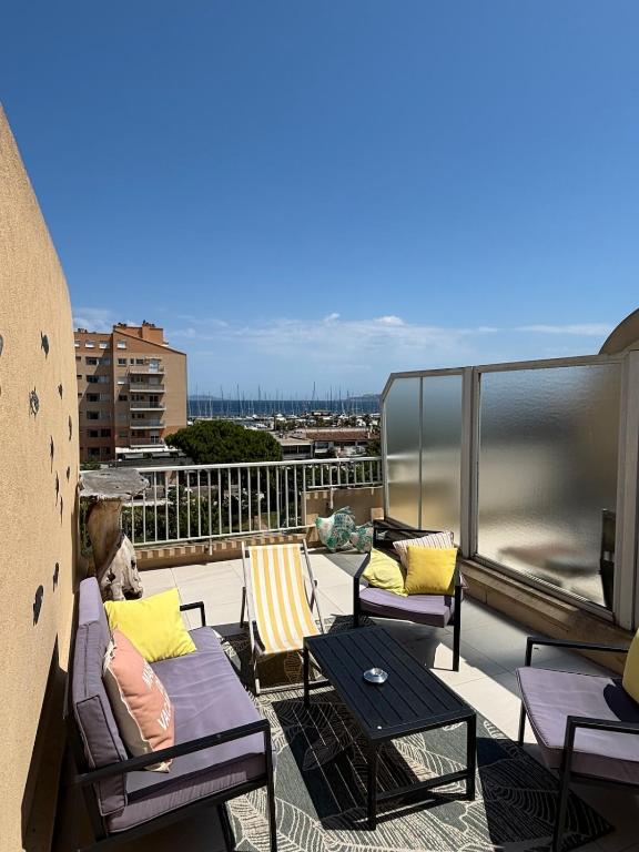 La Marine Hyères, sea-view duplex apartment